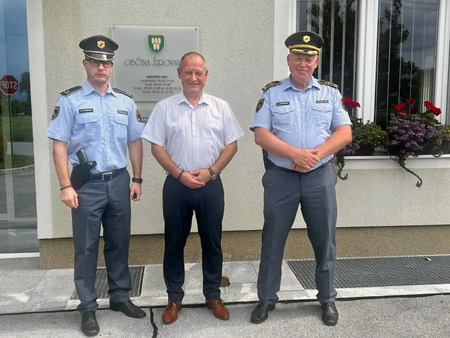 Direktor Policijske uprave Kranj in načelnik PP Jesenice na delovnem obisku pri županu 1